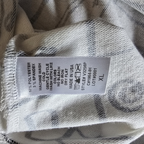 Abstract Black and White Graphic Tee - Picture 3 of 4